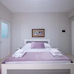 Alex Otel