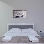 Alex 3*